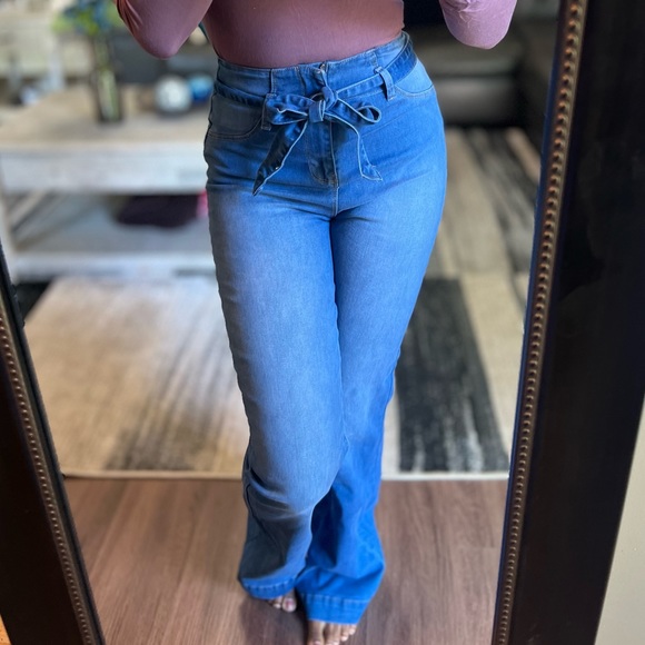 Fashion Nova Tanya Belted Flare High Waisted Jeans, Size 7 M, NWT - Picture 3 of 5